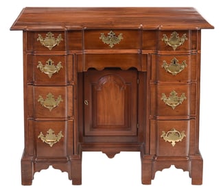 Fine American Chippendale Figured Mahogany Block Front Knee Hole Bureau