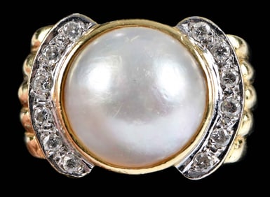 18kt. Mabe Pearl and Diamond Ring