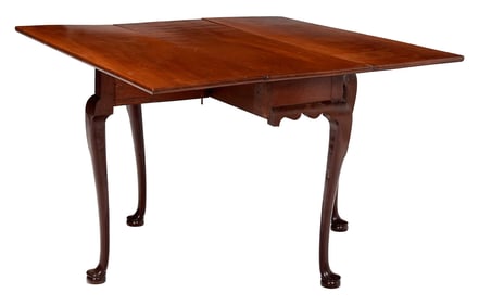 American Queen Anne Figured Mahogany Drop Leaf Table