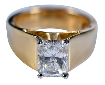 18kt. Tapered Cathedral Solitaire Diamond Ring - GIA