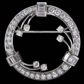 Platinum Wreath Form Diamond Brooch