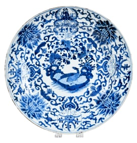 Chinese Export Porcelain Armorial Charger for the Dutch Market, Arms of Jacob Pelgrom