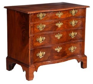 Fine Massachusetts Chippendale Serpentine Front Chest of Drawers