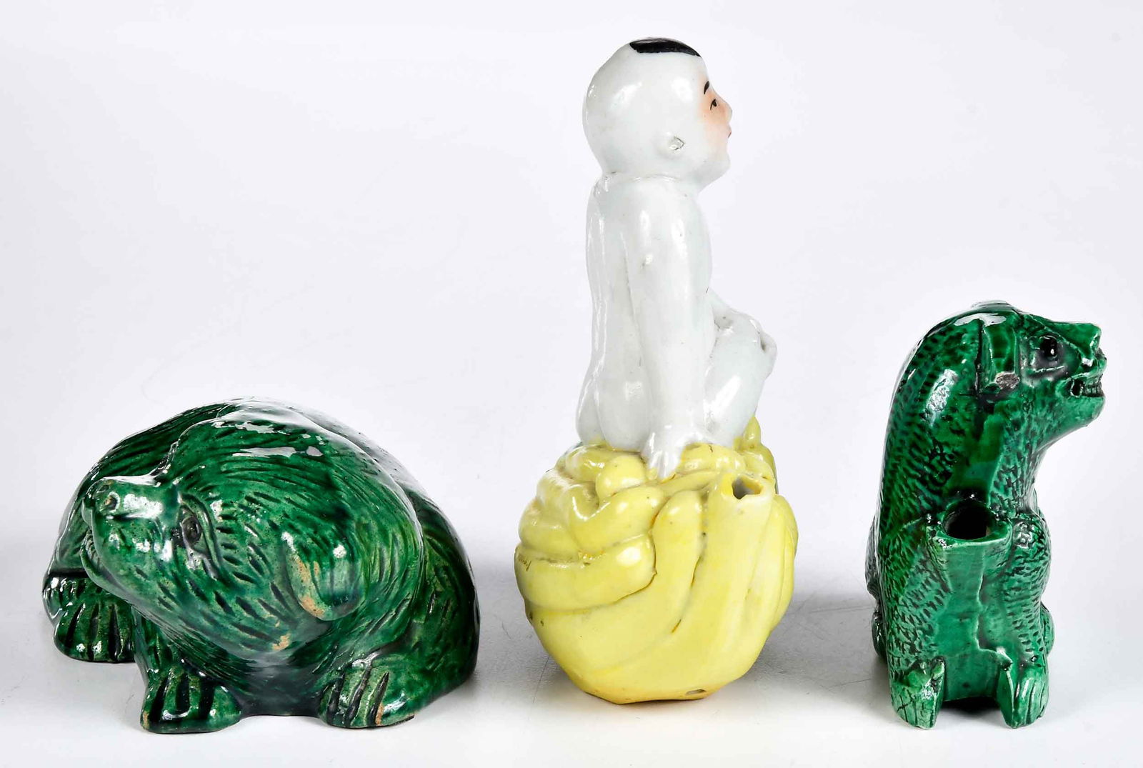 Three Chinese Export Porcelain Desk Objects - 2