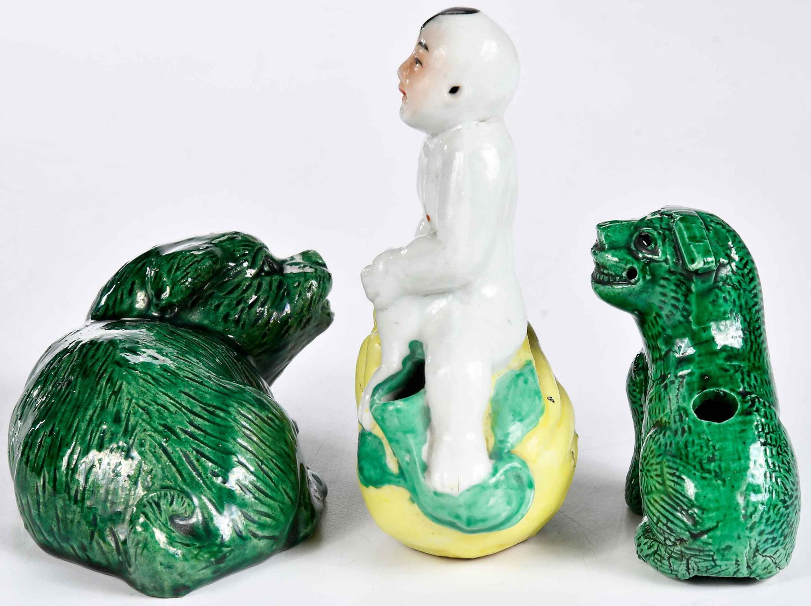 Three Chinese Export Porcelain Desk Objects - 4