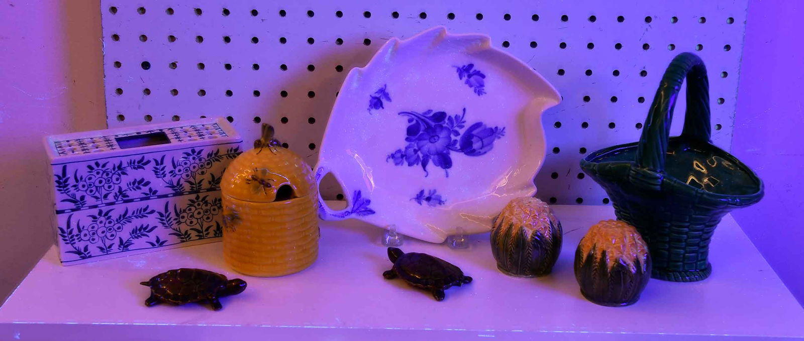 Eight Assorted Ceramic Table Objects - 8