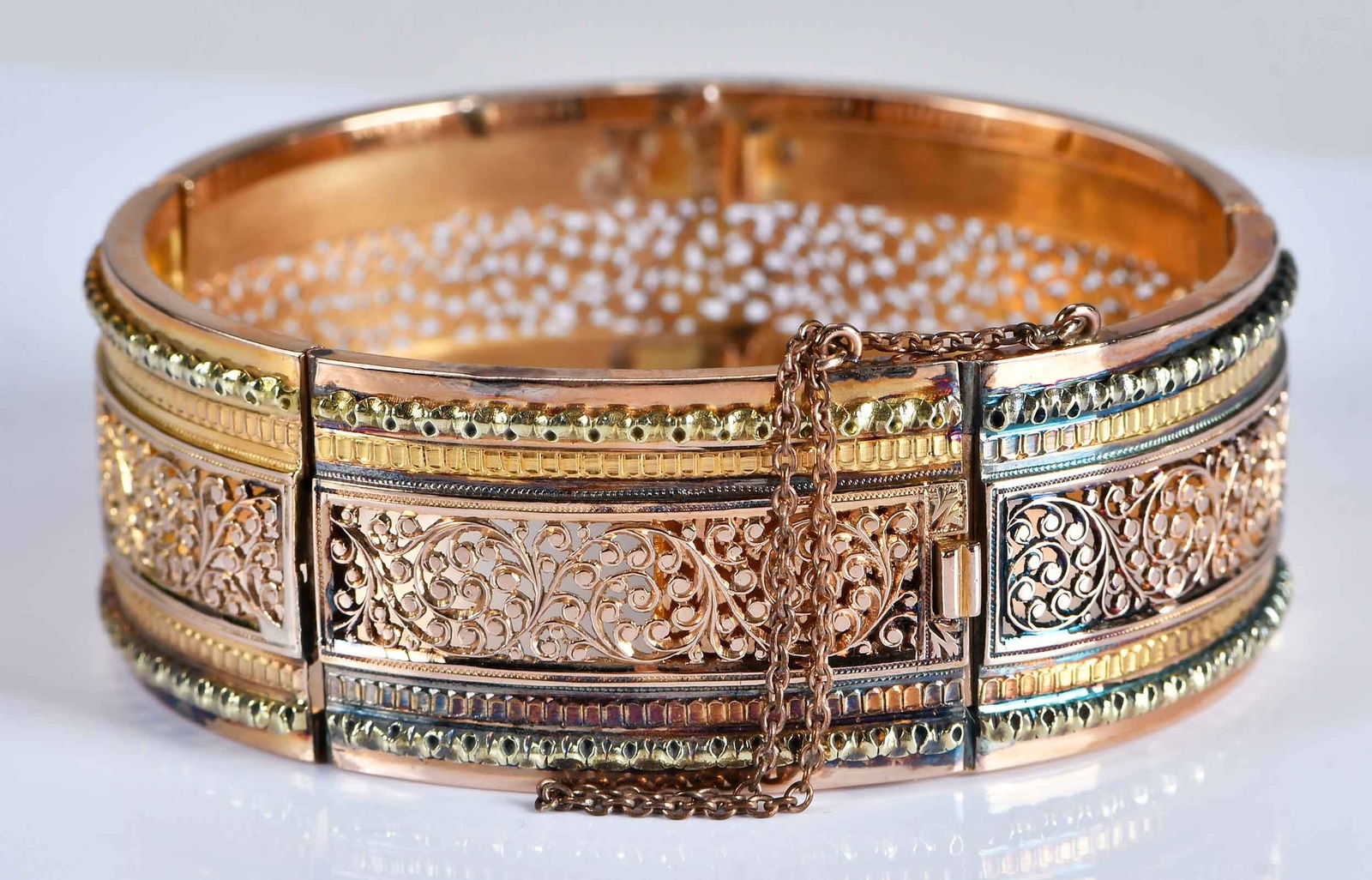 18kt. Open Work Hinged Bracelet - 3