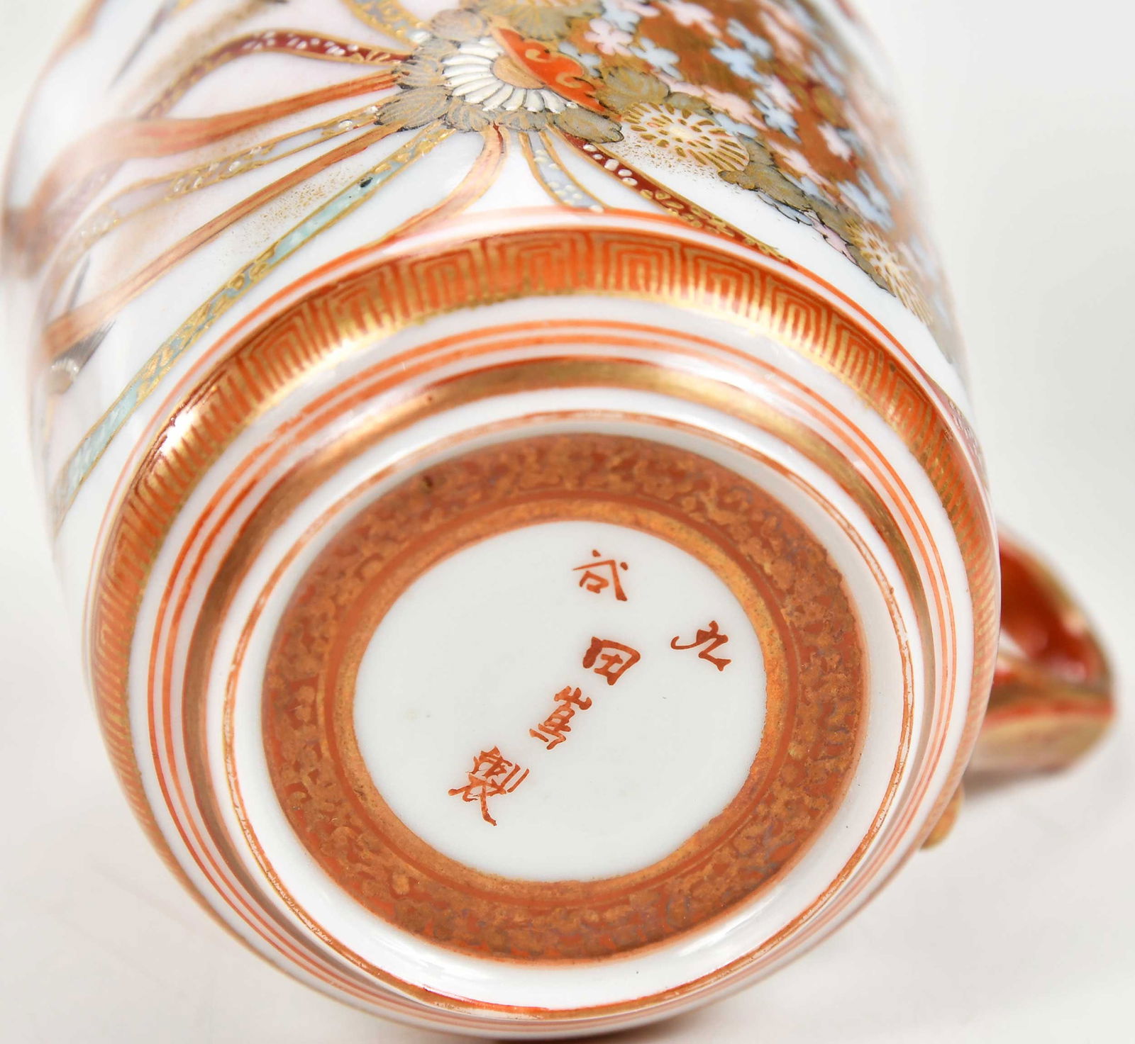 Three Small Japanese Porcelain Table Objects - 4