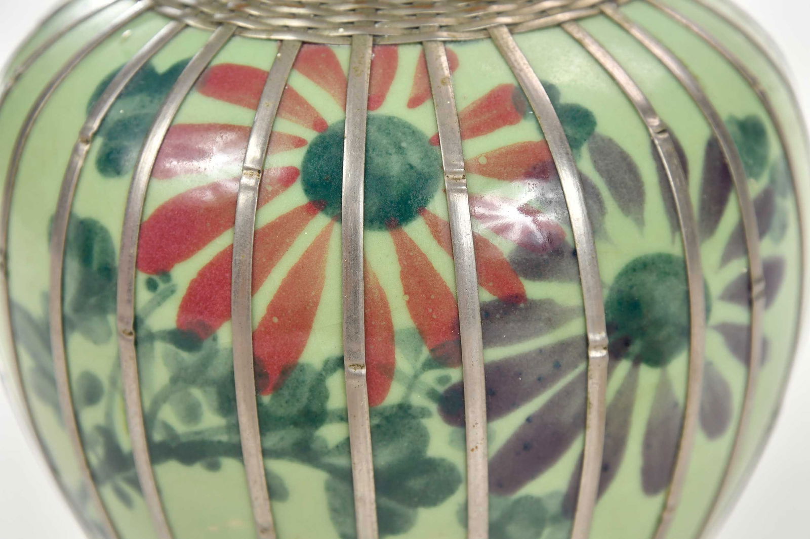 Three Small Japanese Porcelain Table Objects - 9