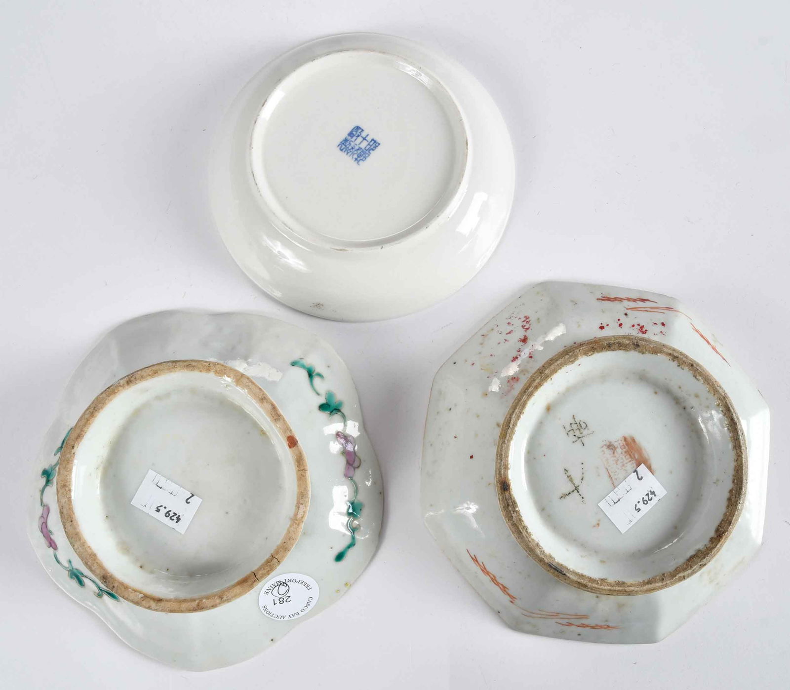 Five Chinese Enamel Decorated Porcelain Table Objects - 3