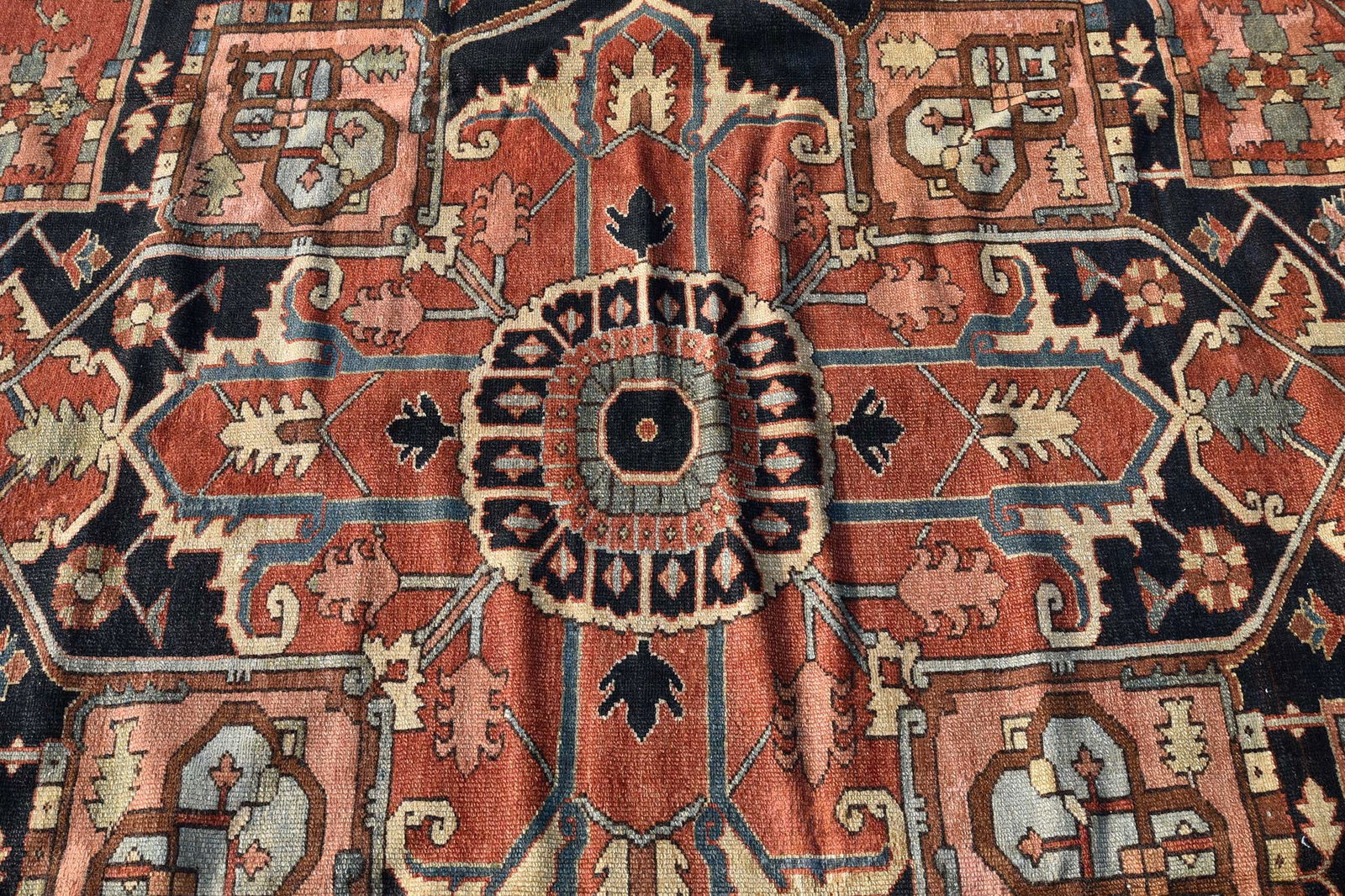 Serapi Carpet - 4