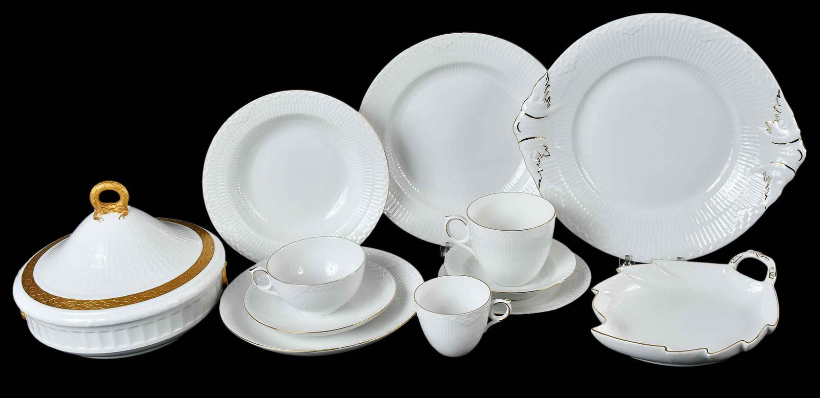 124 Pieces of Royal Copenhagen Porcelain Service, White Fluted Half Lace (1 of 8)