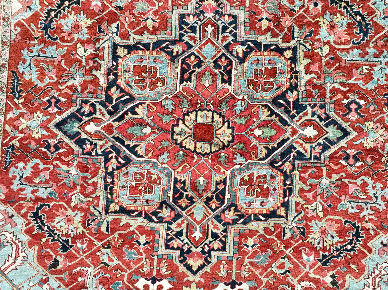 Heriz Carpet - 4