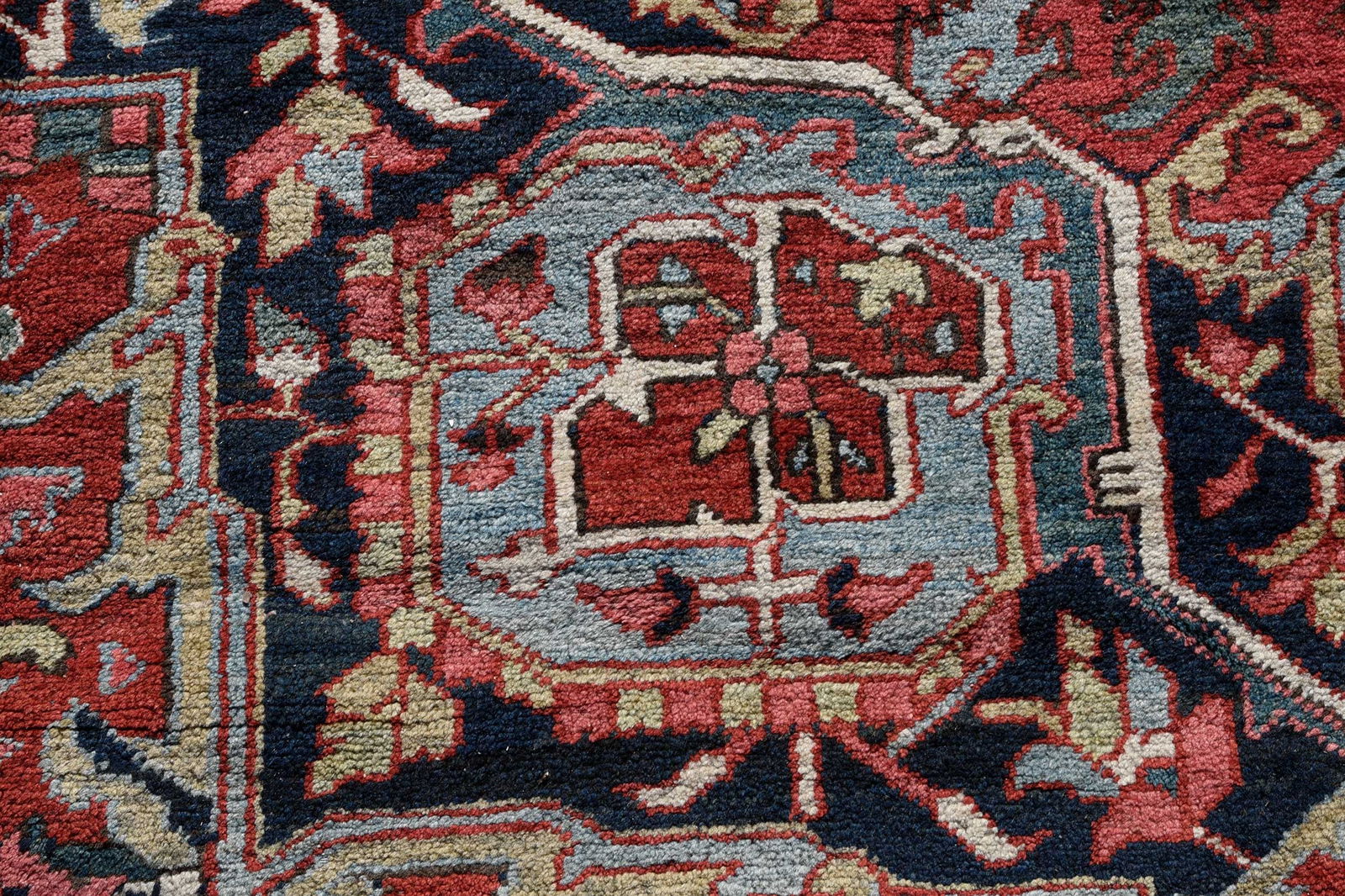 Heriz Carpet - 7