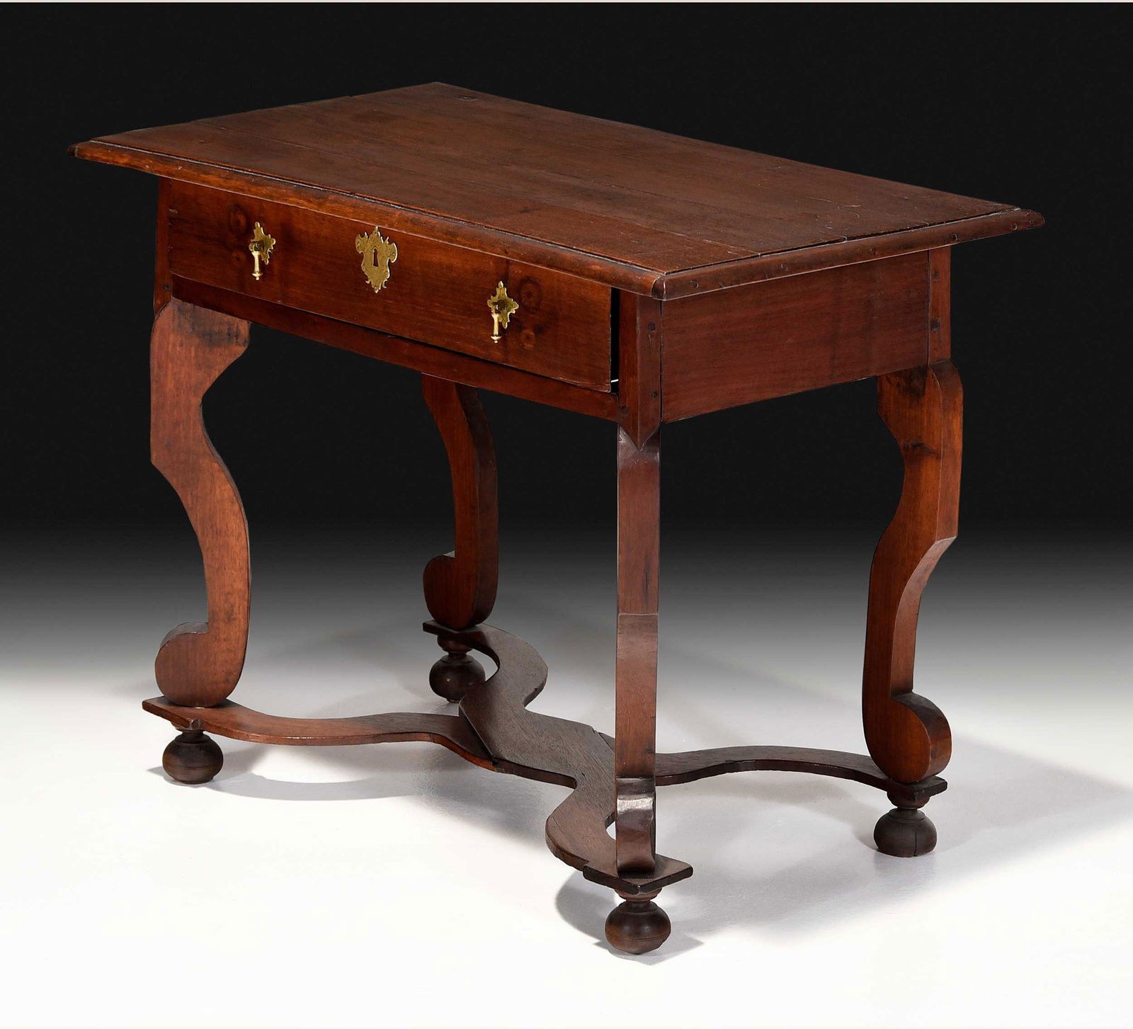 Extremely Rare Early New York Walnut Sawn Leg Dressing Table (1 of 20)