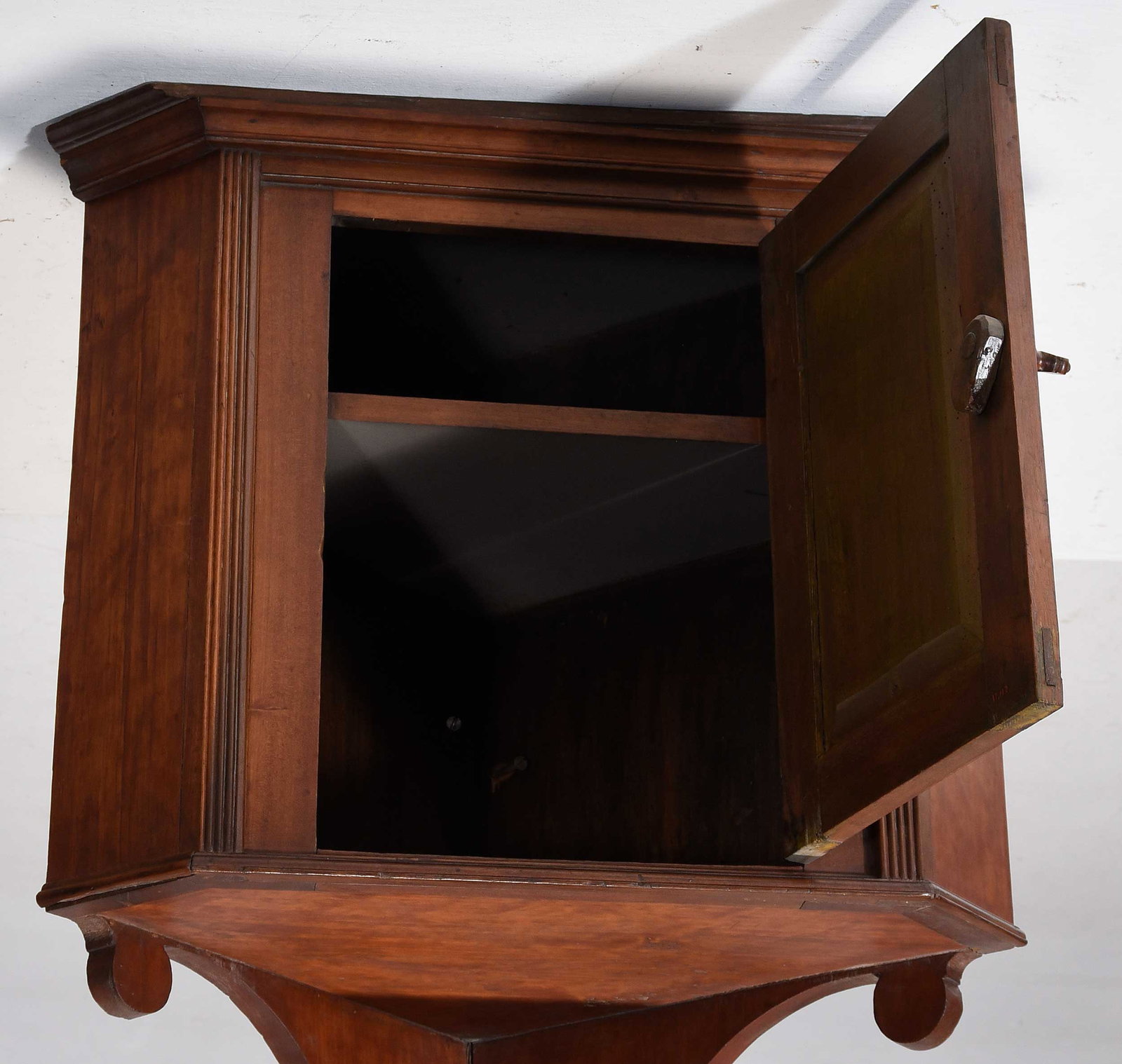 Pennsylvania Chippendale Panel Door Hanging Corner Cupboard, Sack Provenance - 3