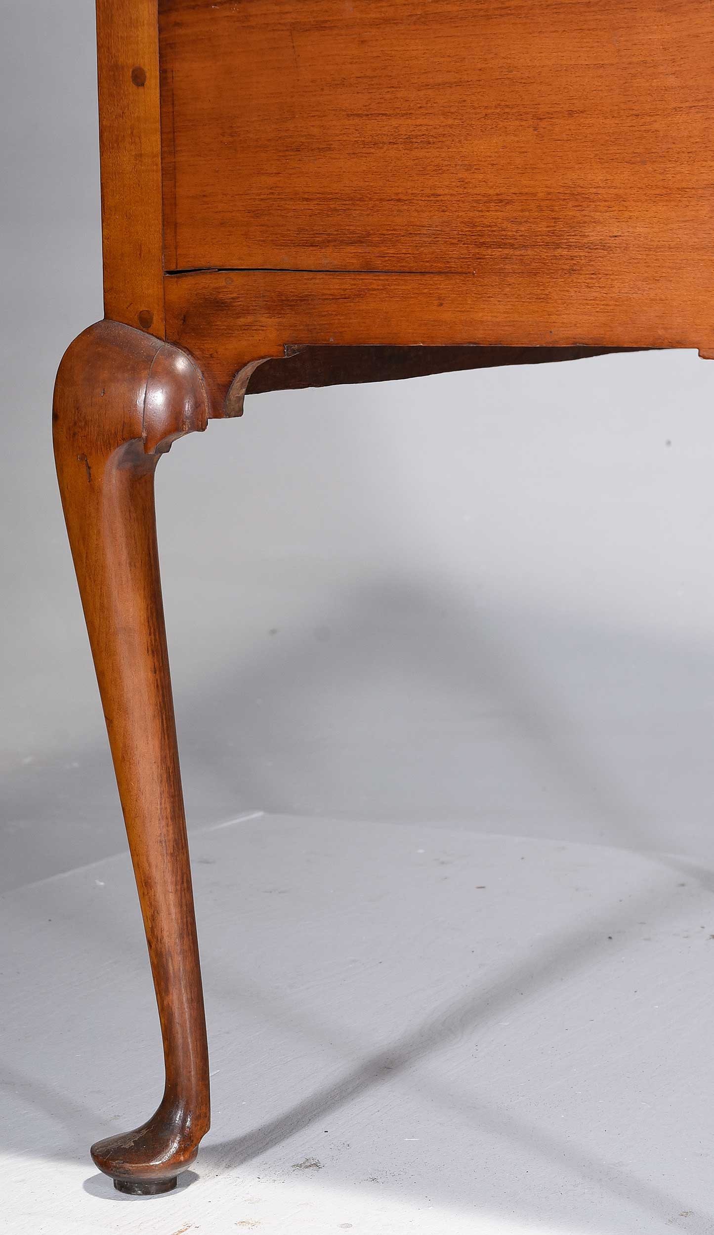 New England Tiger Maple Fan Carved High Chest - 10