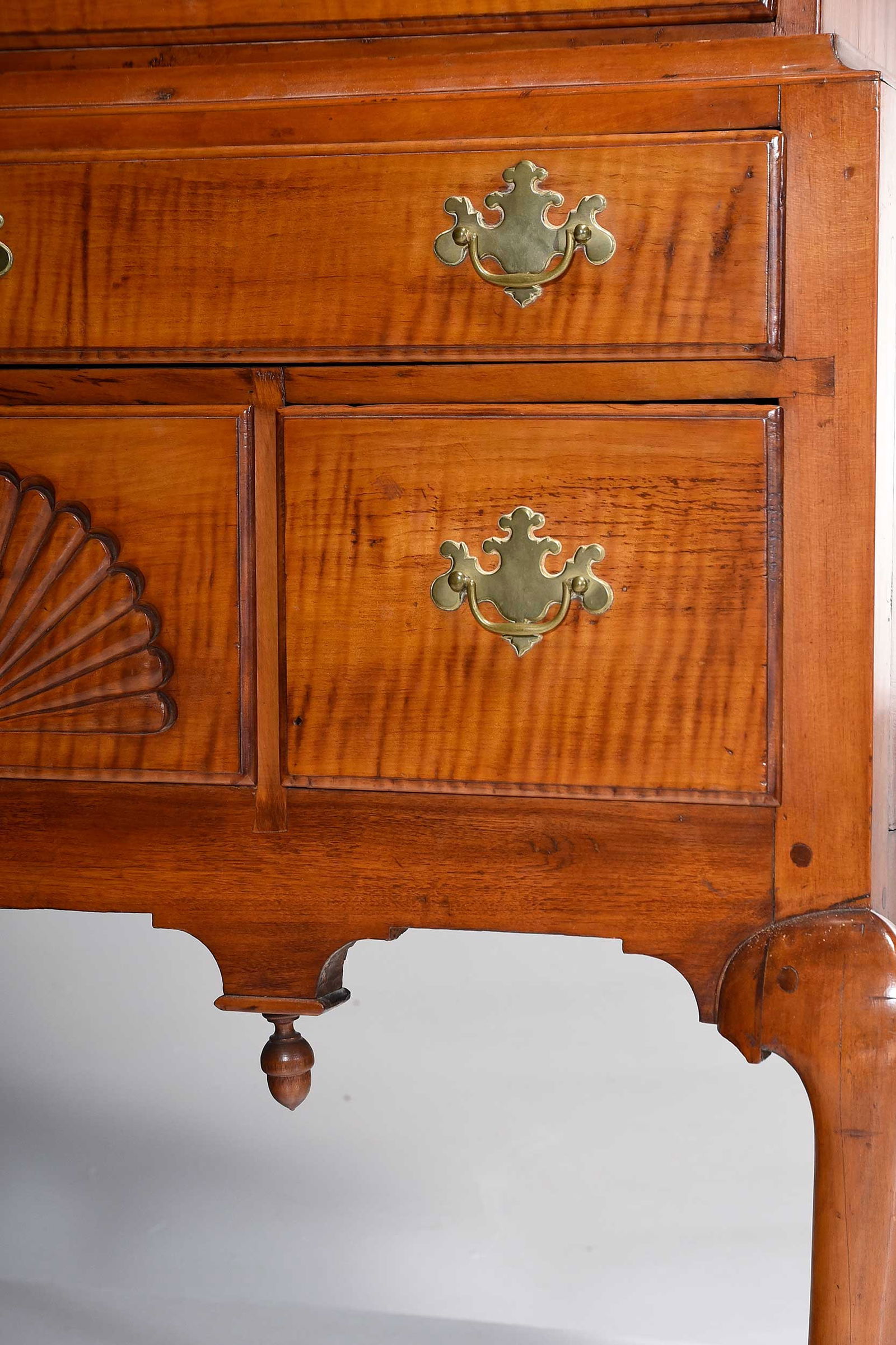 New England Tiger Maple Fan Carved High Chest - 12