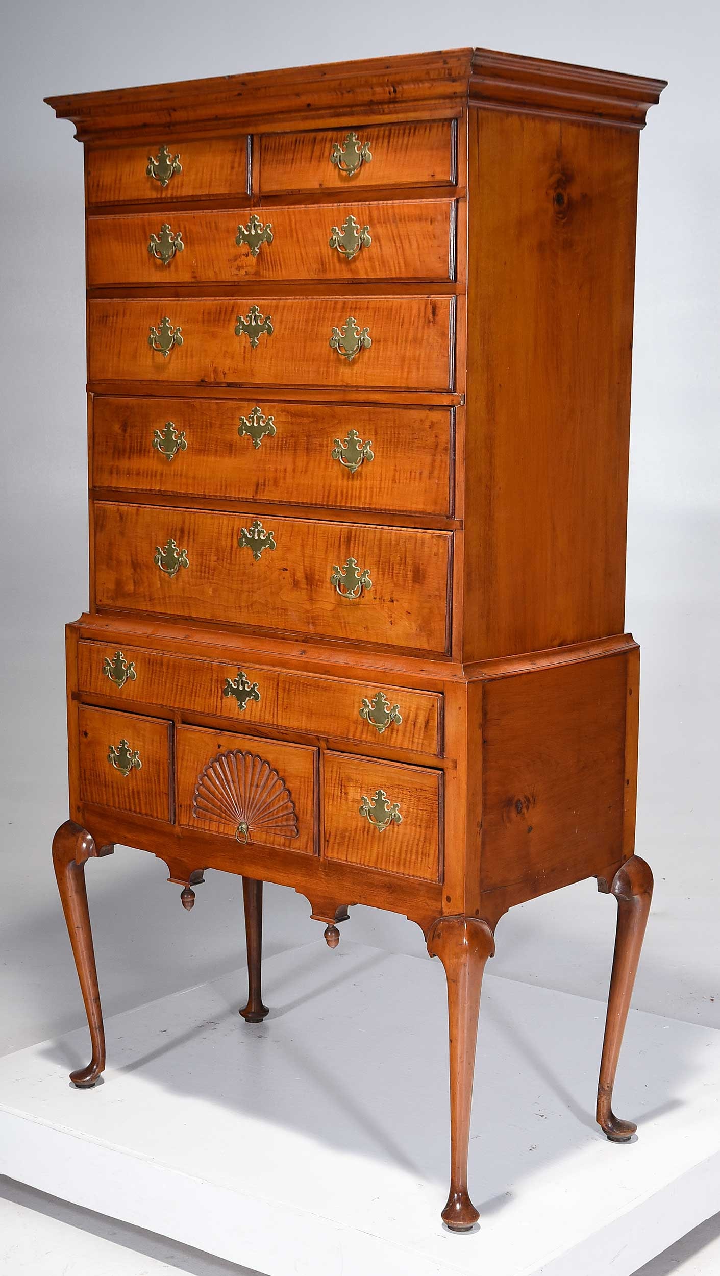 New England Tiger Maple Fan Carved High Chest - 4