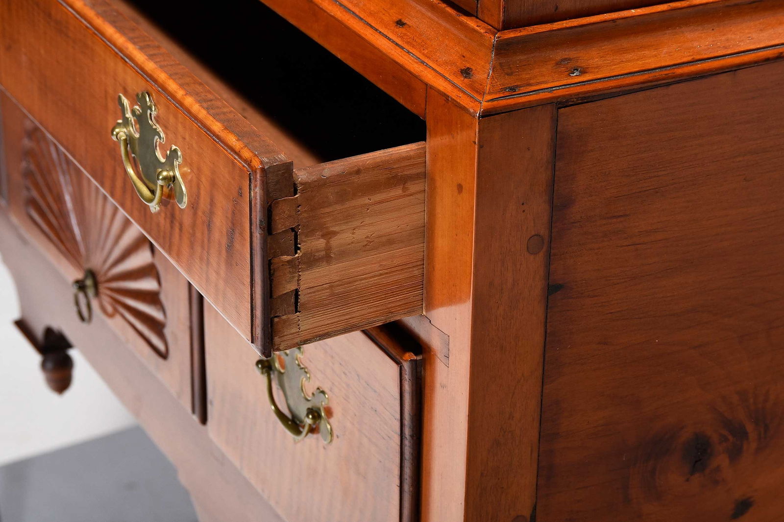 New England Tiger Maple Fan Carved High Chest - 5