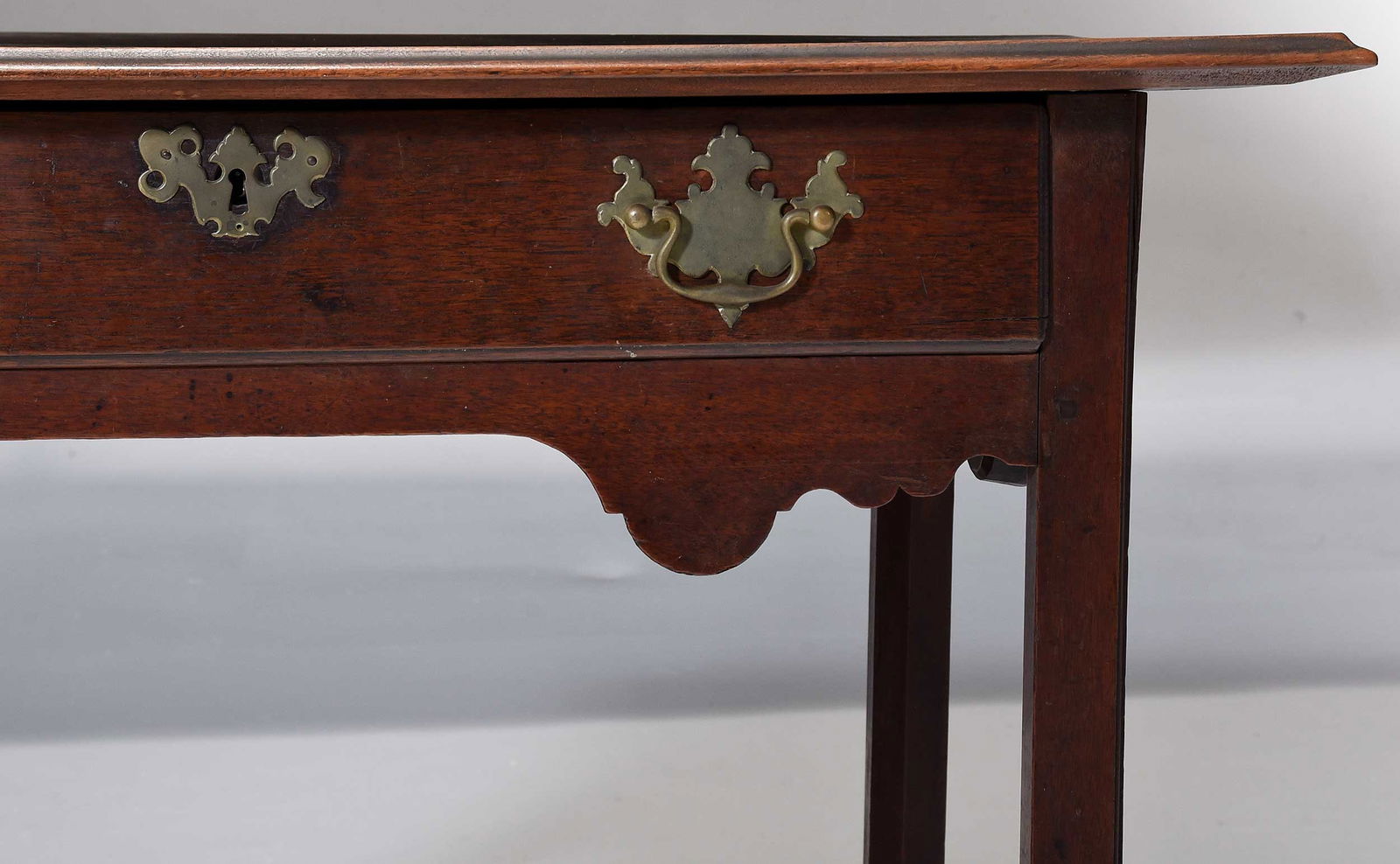 Fine New England Chippendale Walnut Dressing Table in Early Surface - 3
