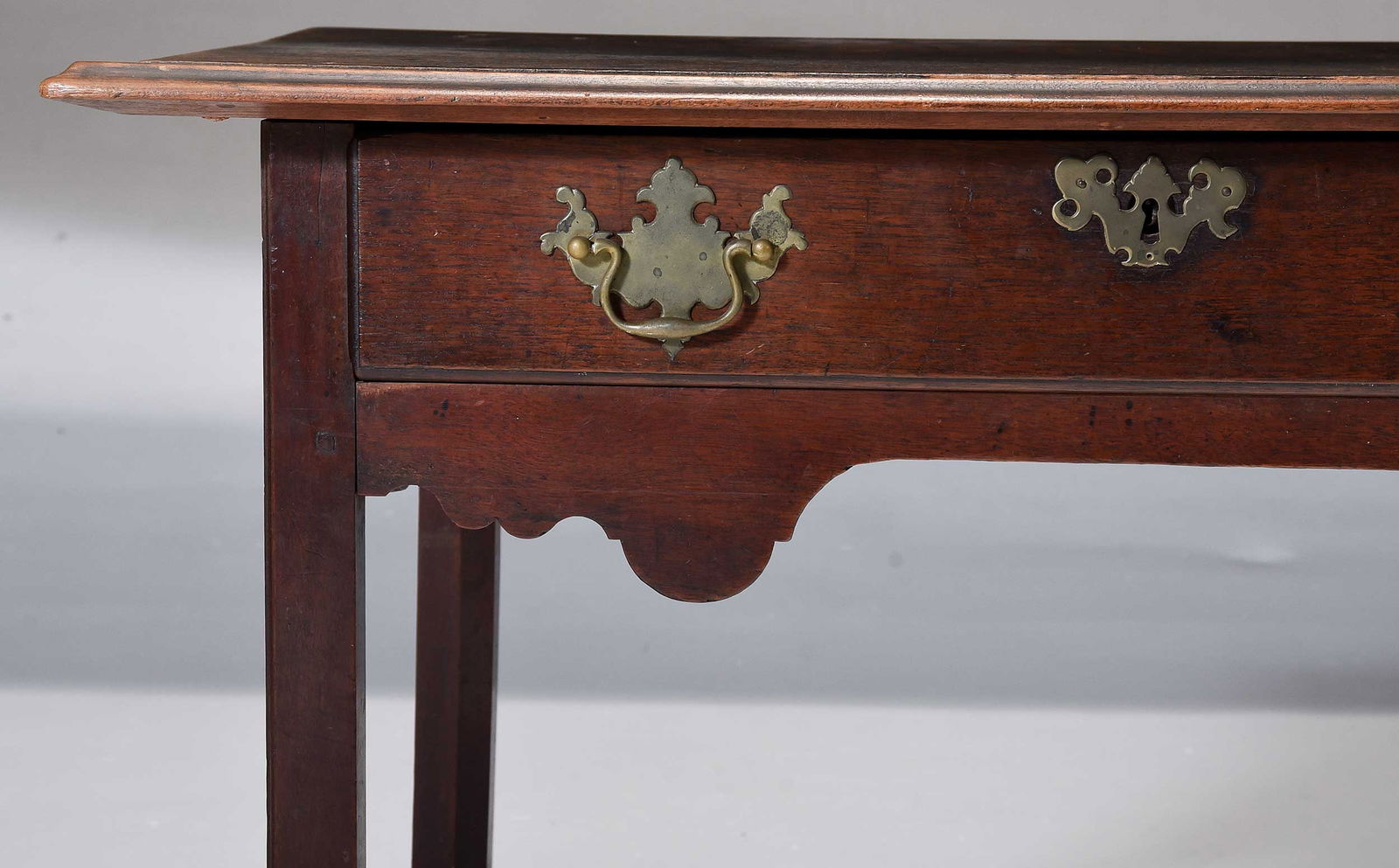 Fine New England Chippendale Walnut Dressing Table in Early Surface - 4