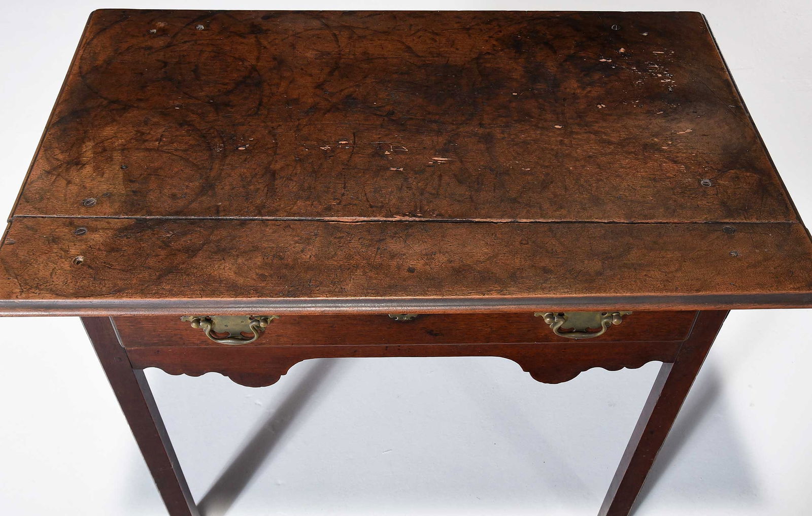 Fine New England Chippendale Walnut Dressing Table in Early Surface - 5