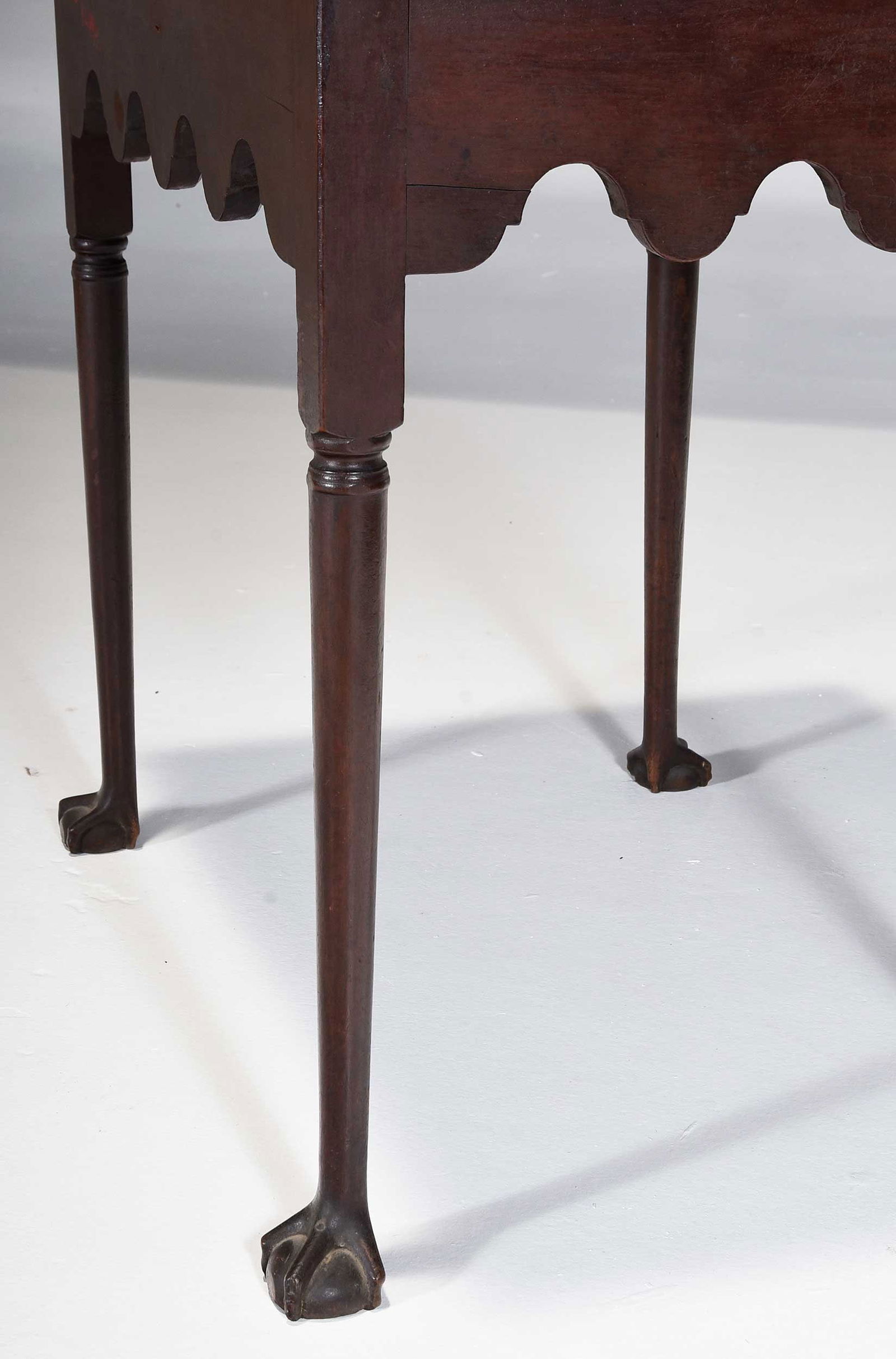 Extremely Rare North Carolina Chippendale Walnut Tea Table, Garvan Provenance - 11