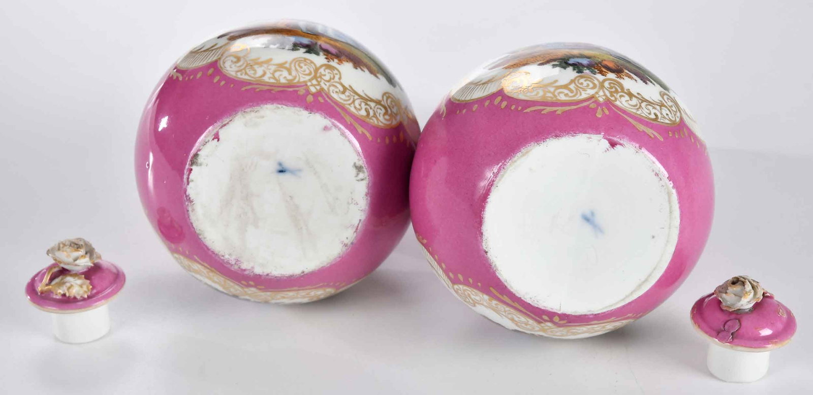 Six Raspberry Ground Porcelain Table Objects - 7