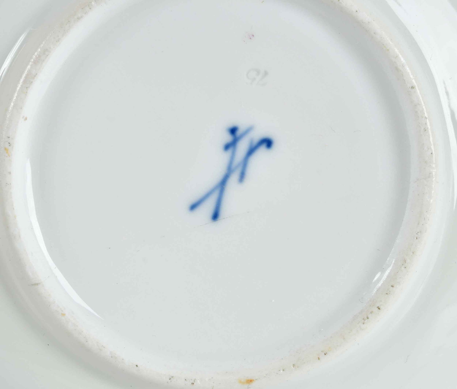 Six Raspberry Ground Porcelain Table Objects - 9