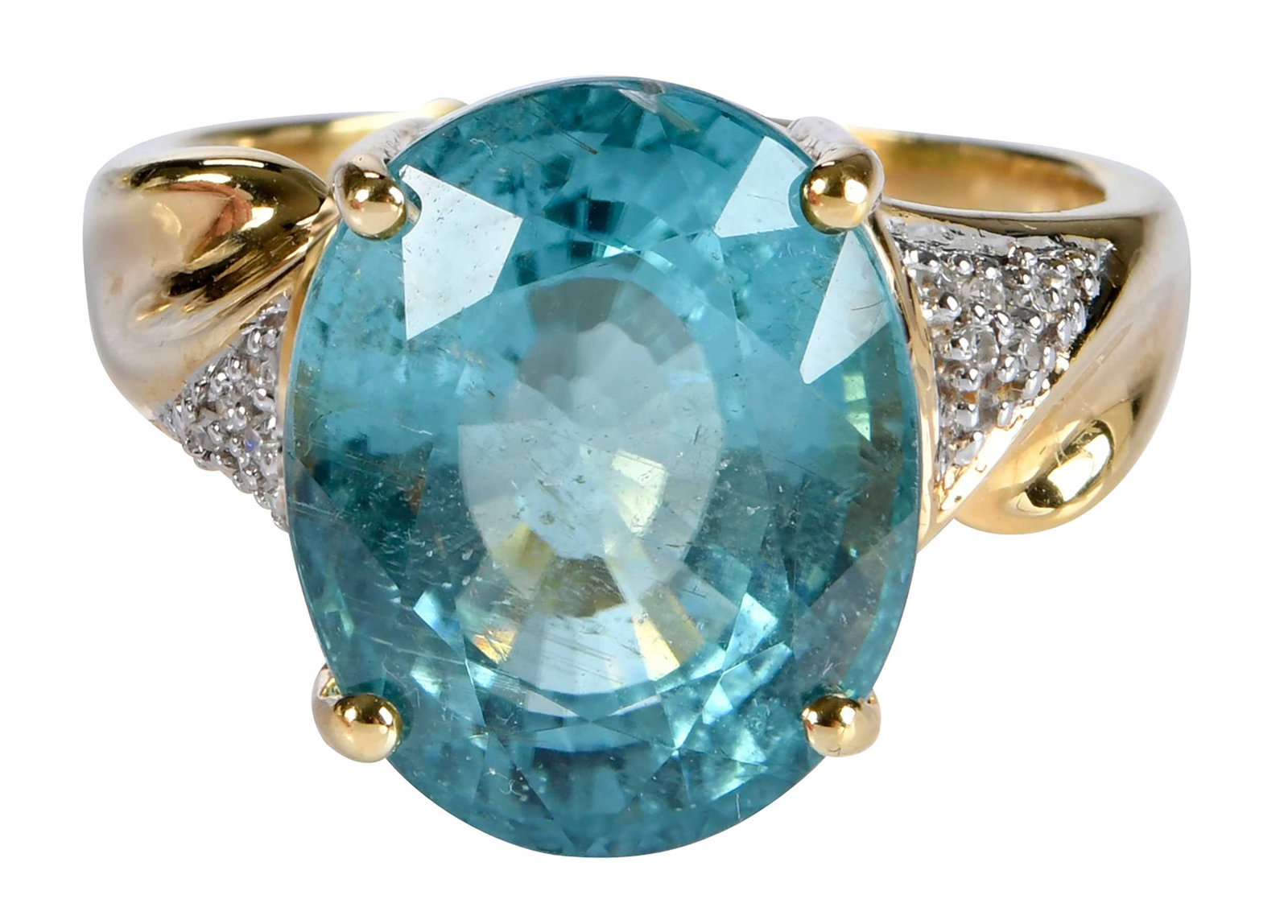 18kt. Light Blue Tourmaline and Diamond Ring: center oval mixed cut faceted tourmaline, approx. 11.30ct., 14 round single cut diamonds, marked "18K", yellow gold, 9 ring sz., 9.3 g Provenance: Private Collection, Virginia Beach Note: Brunk Auctio