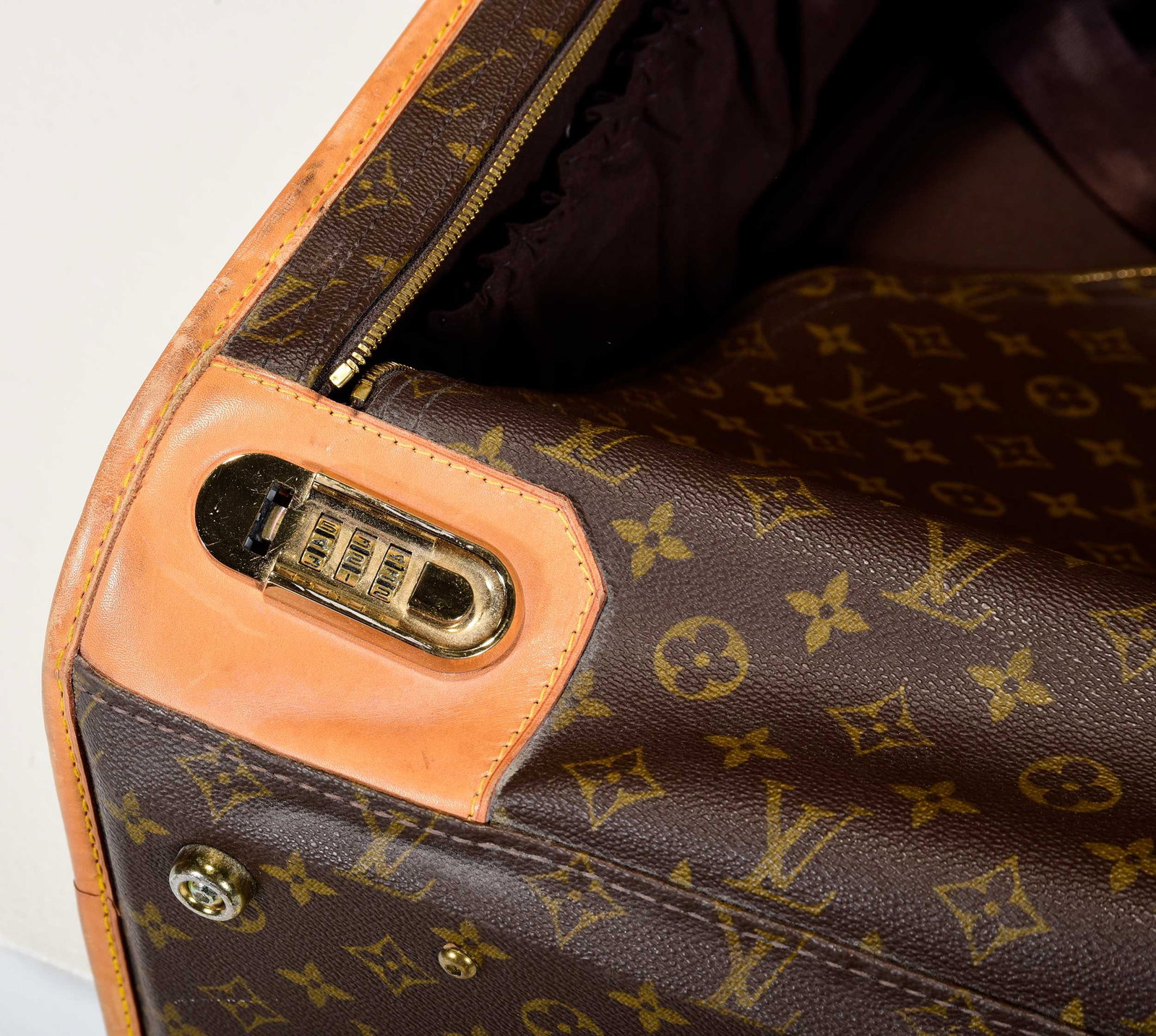 Louis Vuitton Soft Sided Pullman 65 Suitcase - 7