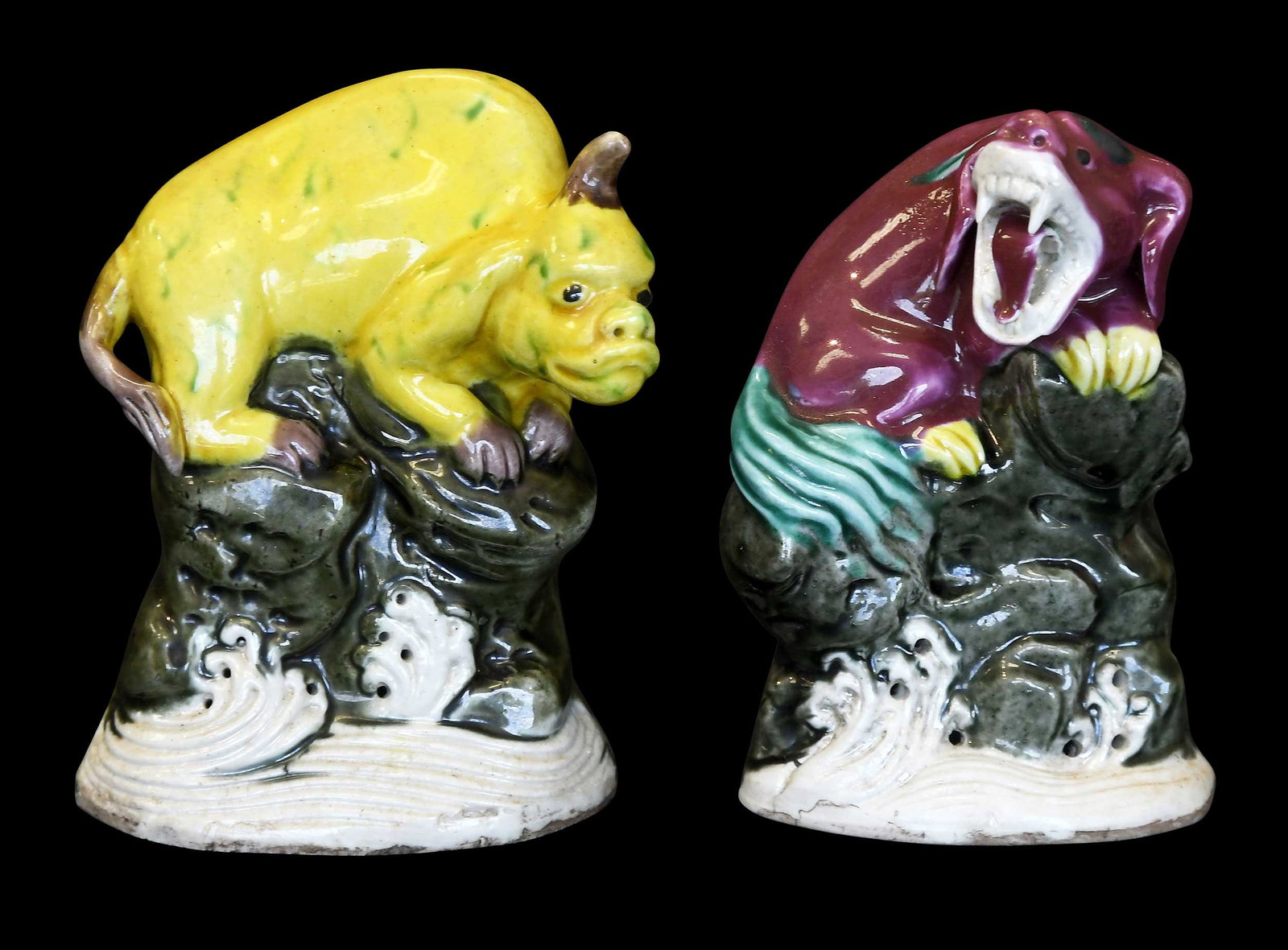 Two Chinese Export Porcelain Mythical Beasts (1 of 7)