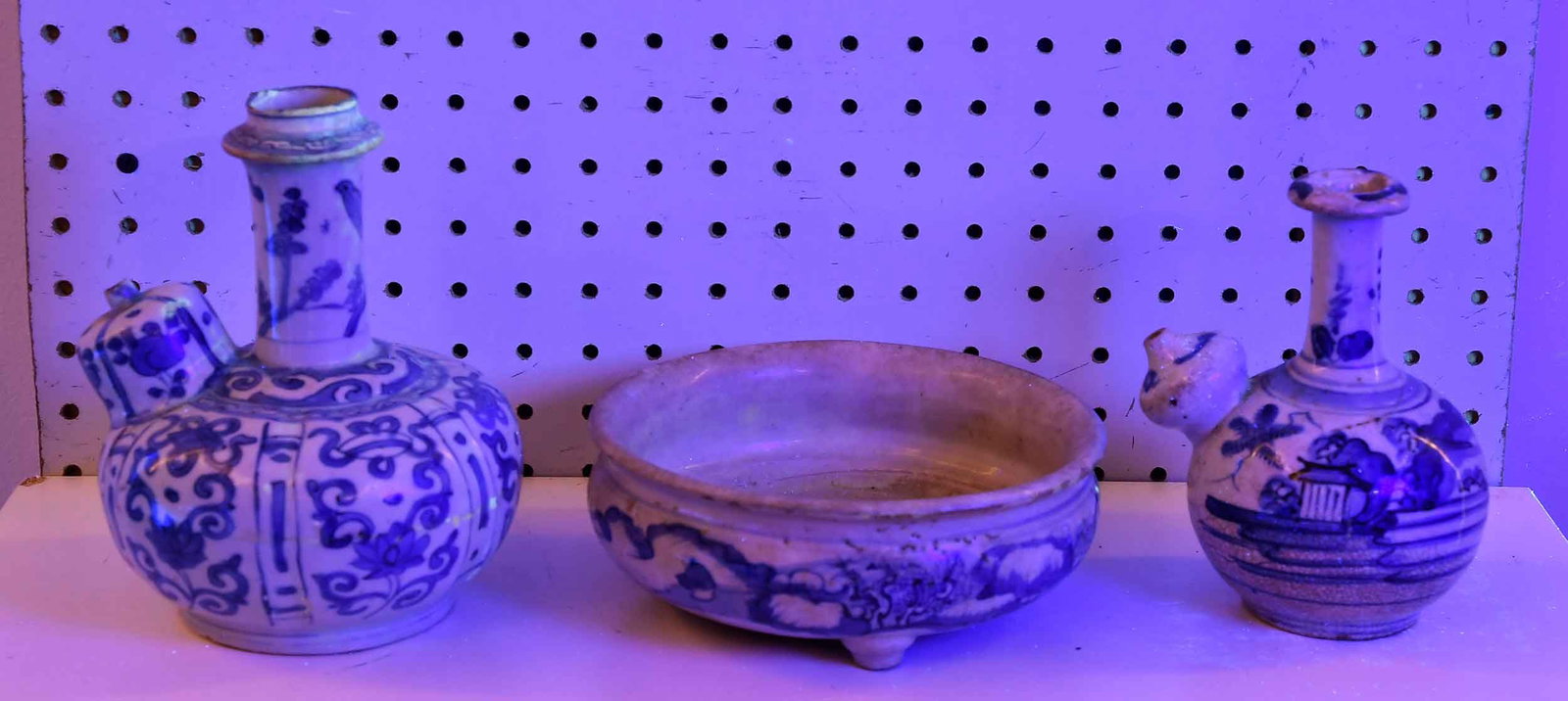 Three Chinese Underglaze Blue Porcelain Table Objects - 7