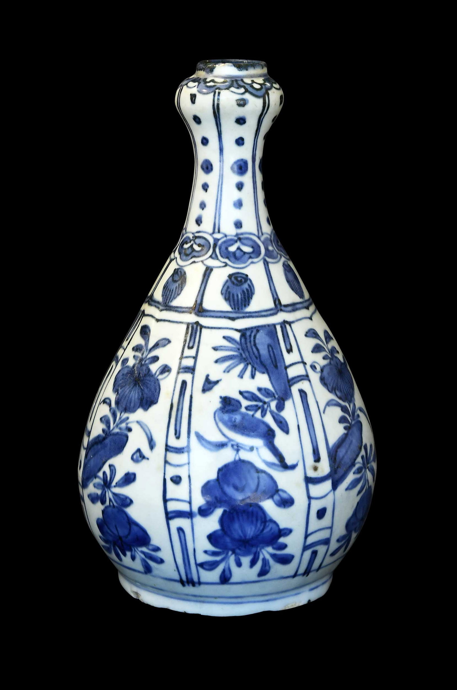 Chinese Underglaze Blue Porcelain Guglet Vase (1 of 7)