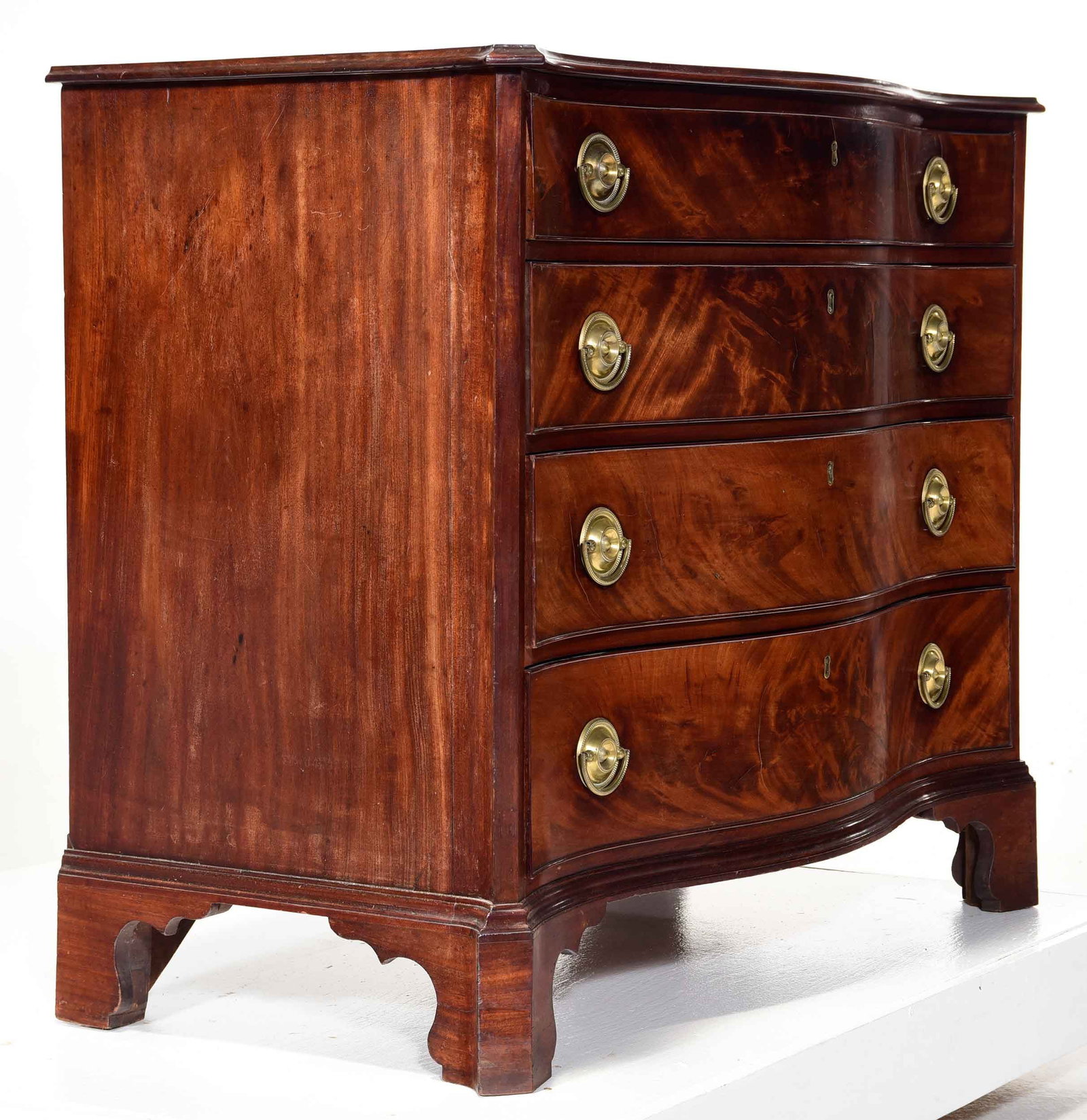 Fine Portsmouth Chippendale Figured Mahogany Serpentine Chest of Drawers - 9