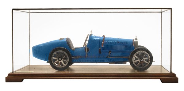 Bugatti Type 35B, Fine Art Models: American, 20th century (1998), fine 1:8 scale model of 1924 Bugatti Type 35B Lyon Grand Prix Racing Car, designed by Ettorie Bugatti, which won the Lyon Grand Prix in 1924, aerospace metals and sheet