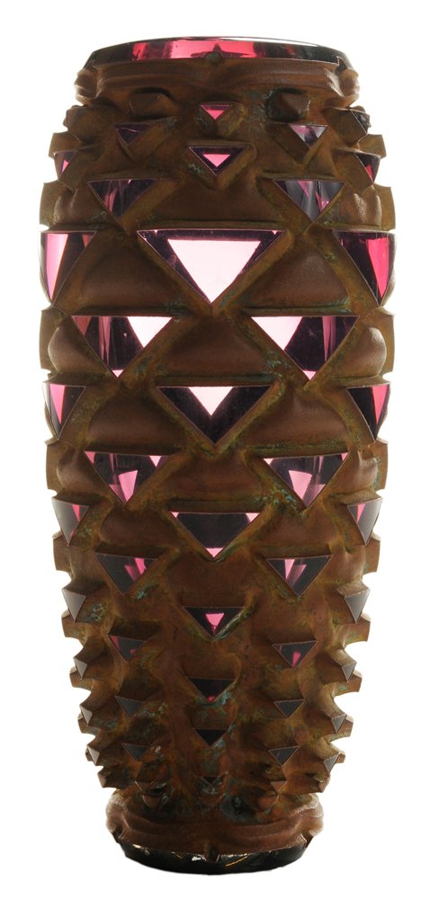 Michael Glancy: (Michigan, born 1950), "Ruby Triskelion" important large-scale vase inscribed "Michael M. Glancy 1988 Ruby Triskelion", large-scale faceted vase in "ruby" glass with copper, 11-1/4 x 5 in.,