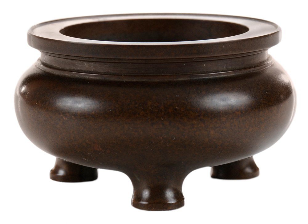 Finely Cast Ming Style Bronze Censer: Chinese, 20th century, squat body with finely molded rim over inset band, three flaring feet, four-character mark impressed on underside, 1-3/4 x 3 in. good condition. Provenance: Gu Sue Wang Ming Col