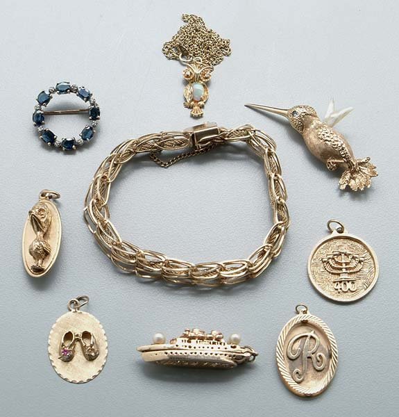 Ten pieces gold jewelry,
