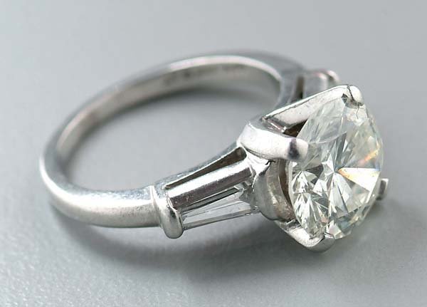 Lady's diamond engagement ring,