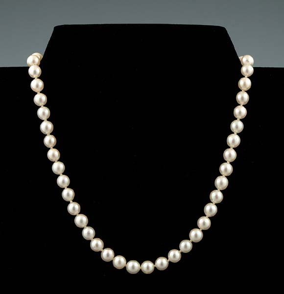 Cultured pearl choker,