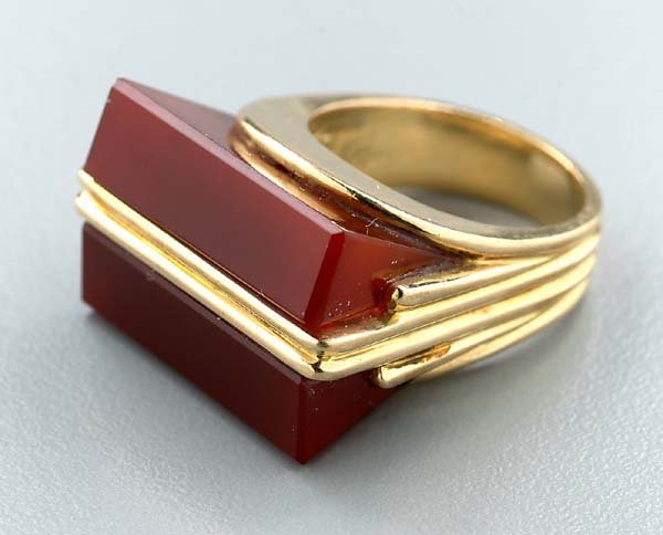 Lady's carnelian and gold ring,