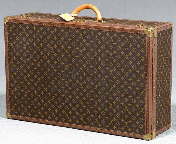Louis Vuitton trunk,: lift-out tray, excellent condition, shows very little use, very small scuffs, Serial No. 1039712, 21 x 32 x 10"