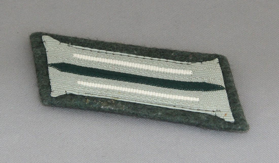 Collar Insignia: Grey back, silver fabric detail, solid contstruction.