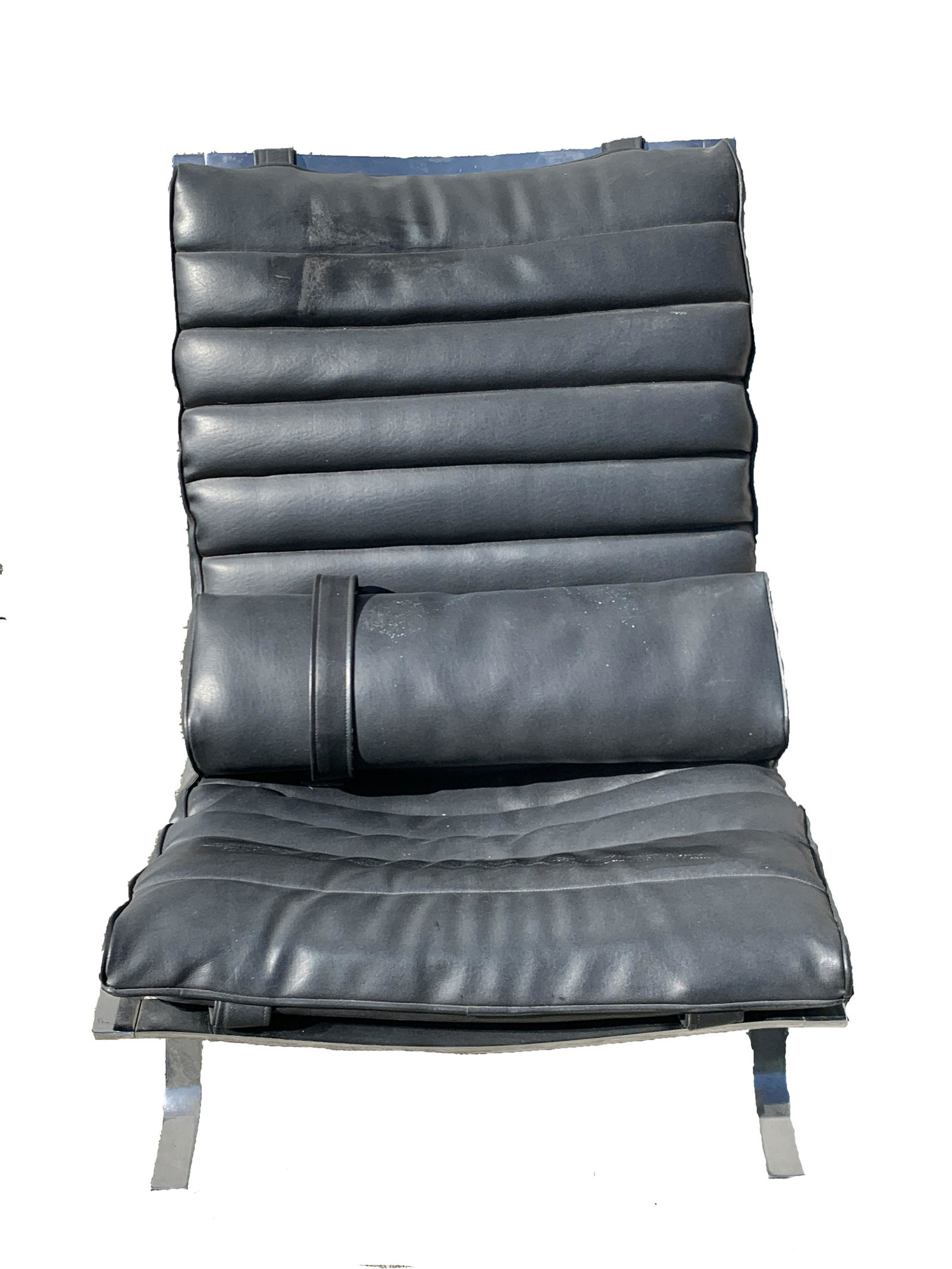 Arne Norell Ari Lounge Chair: Arne Norell Ari Lounge Chair Measures: 32" D X 30" H X 26" W X 15" SH