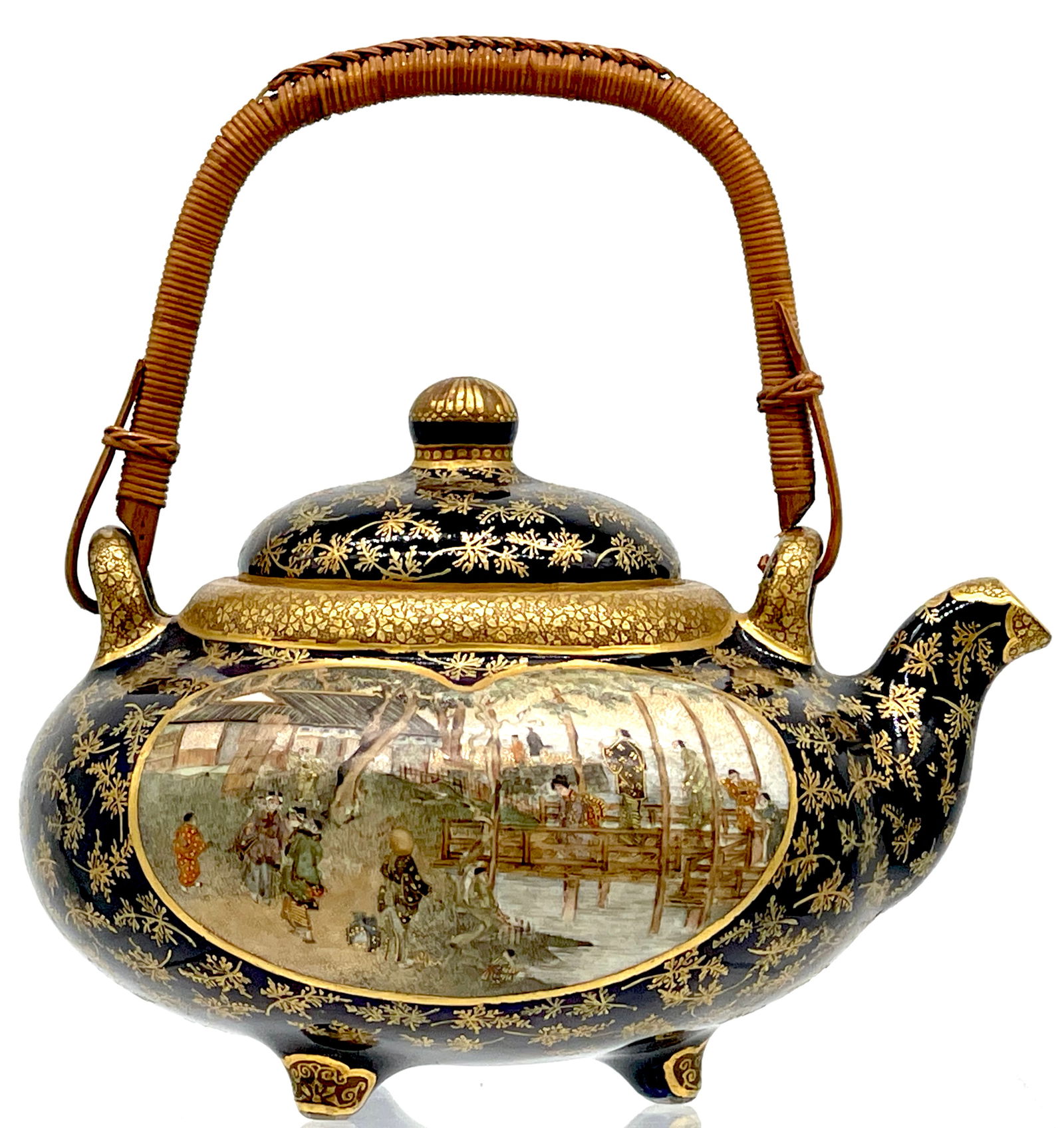 Signed Satsuma Pictoral Tea pot (1 of 7)
