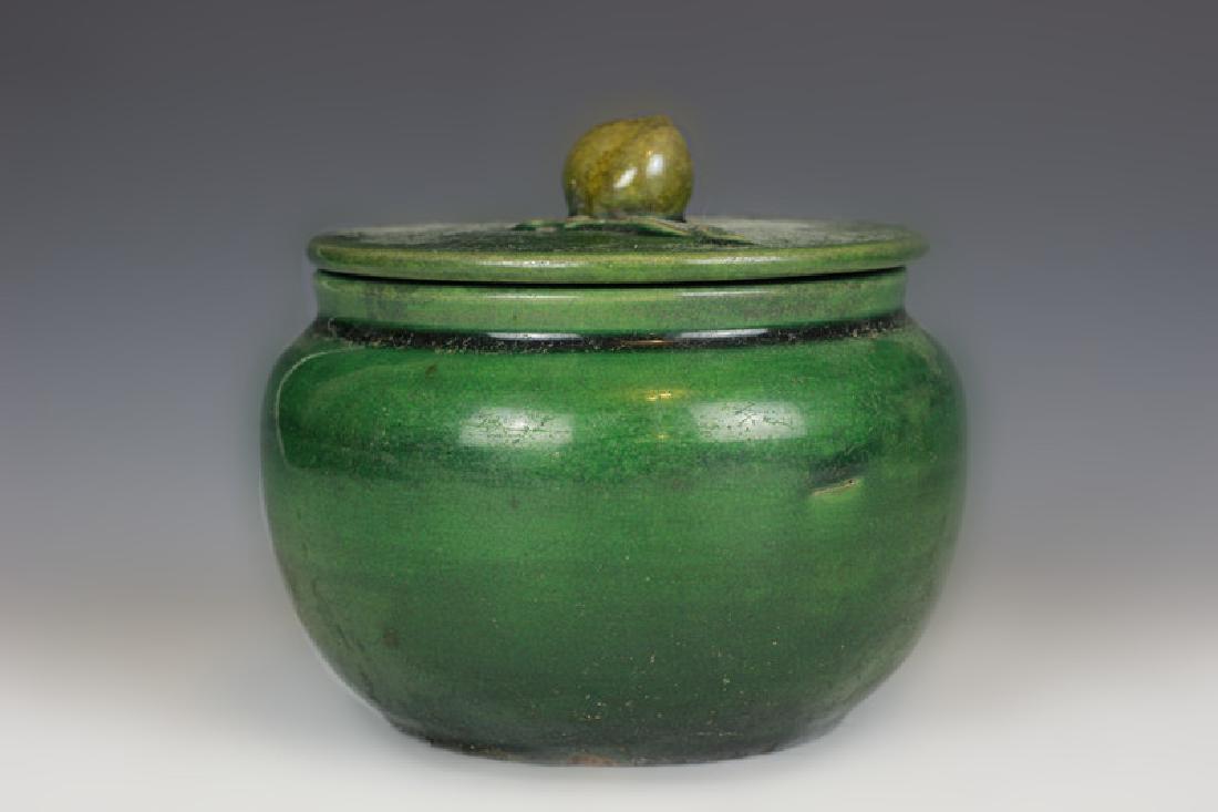 18th. C Chinese Green Glazed Porcelain Cover Jar (1 of 5)