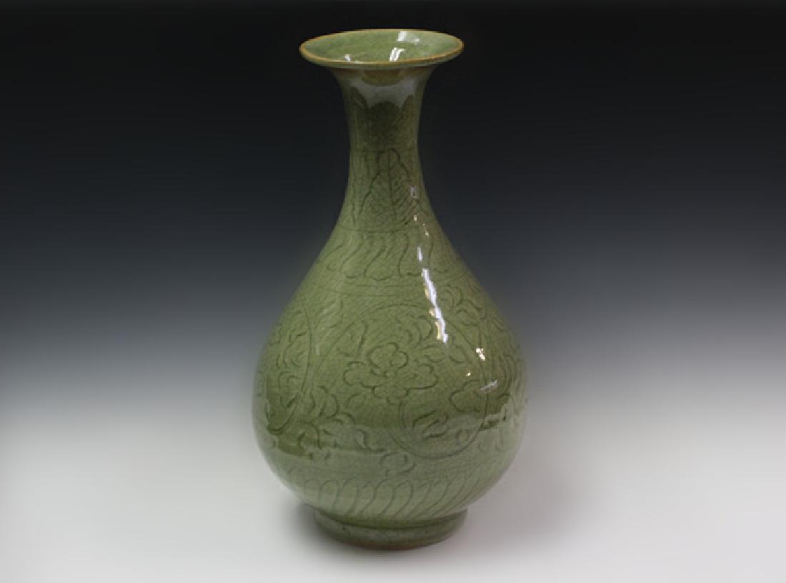 Chinese Longquan Vase (1 of 7)