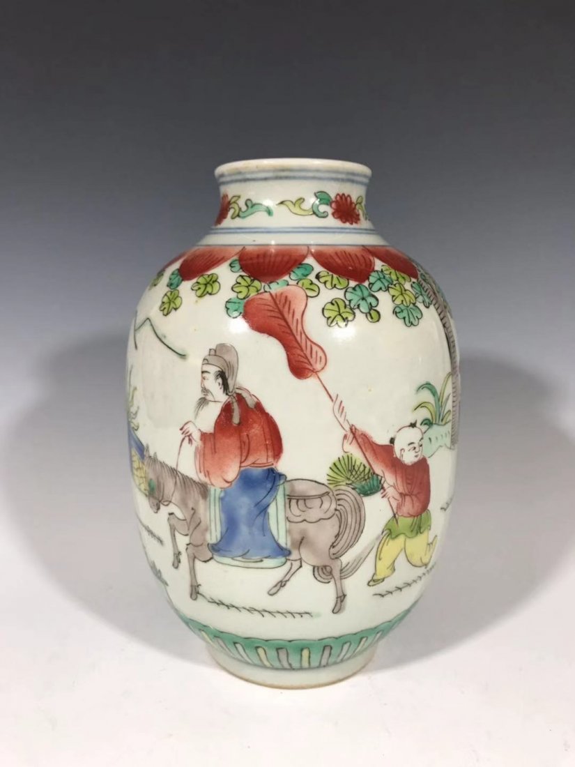 A wucai porcelain pot W Ming blue &white mark (1 of 5)